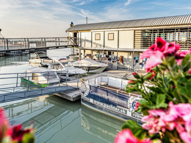 Reštaurácia Modrá Čajka